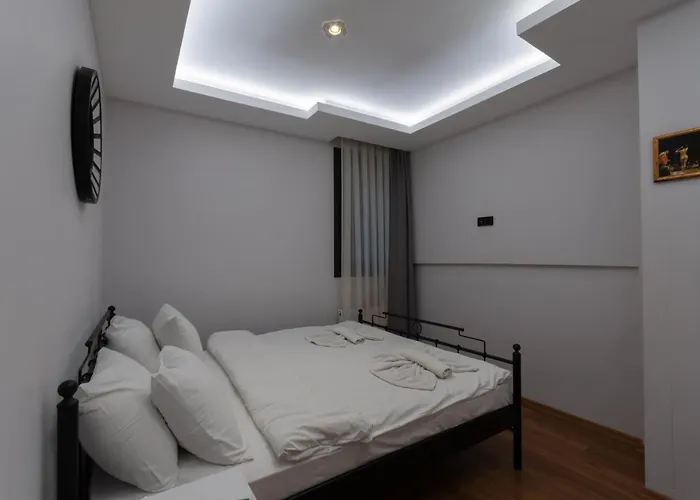 אכסניה Cheers *