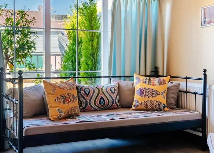 אכסניה Cheers *